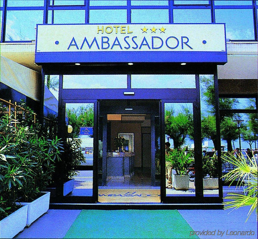 Hotel Ambassador Pesaro Esterno foto