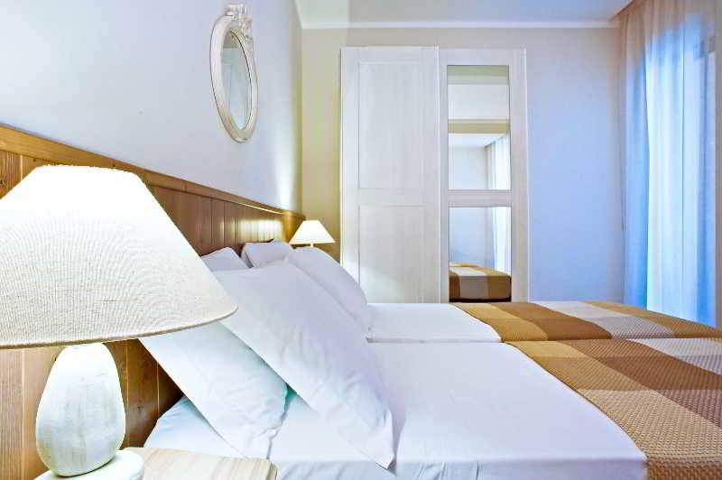 Hotel Ambassador Pesaro Esterno foto