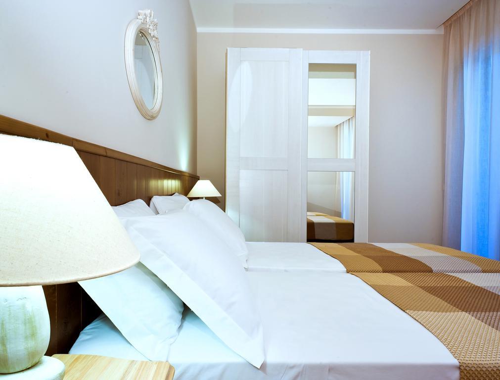 Hotel Ambassador Pesaro Esterno foto