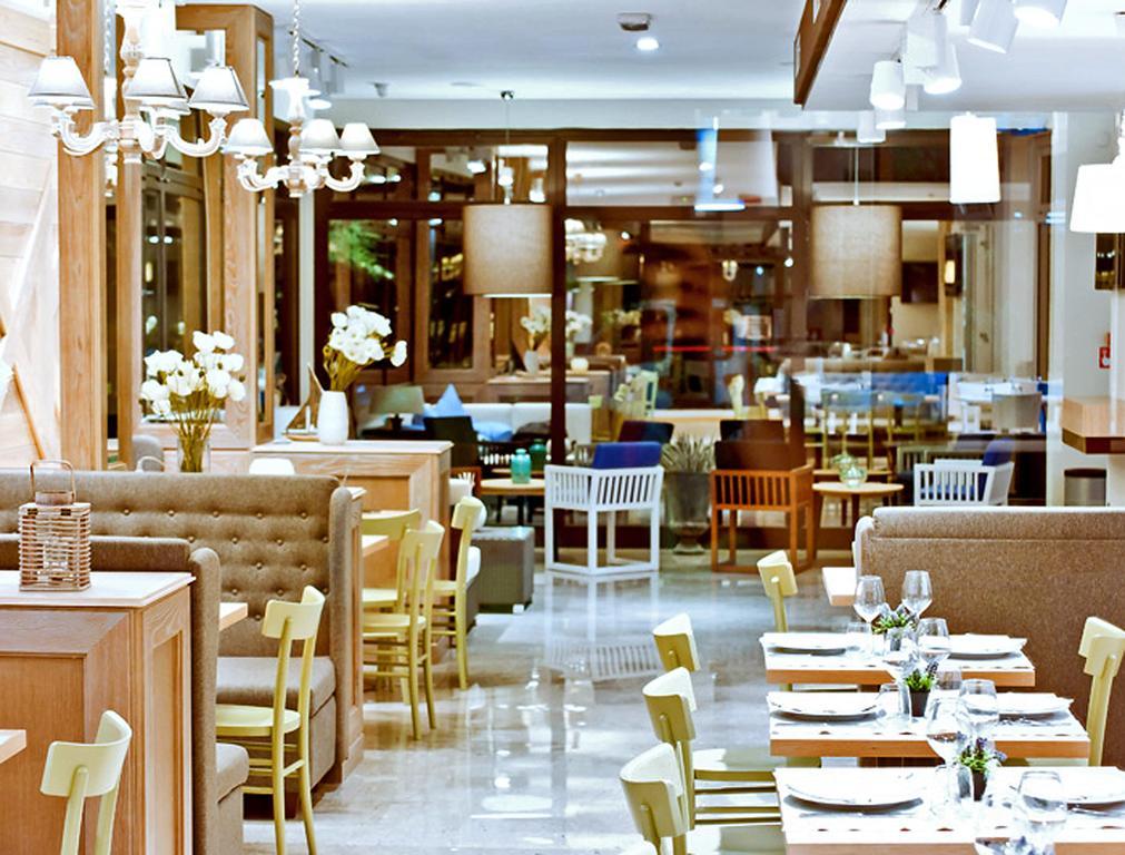 Hotel Ambassador Pesaro Esterno foto