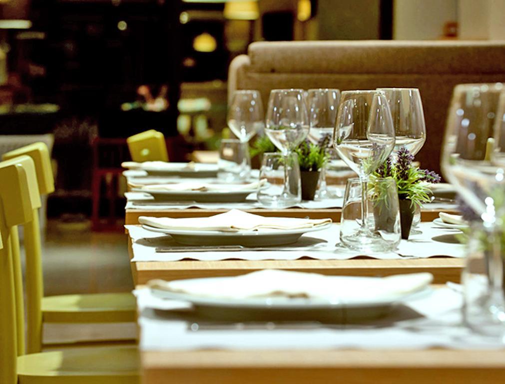 Hotel Ambassador Pesaro Esterno foto
