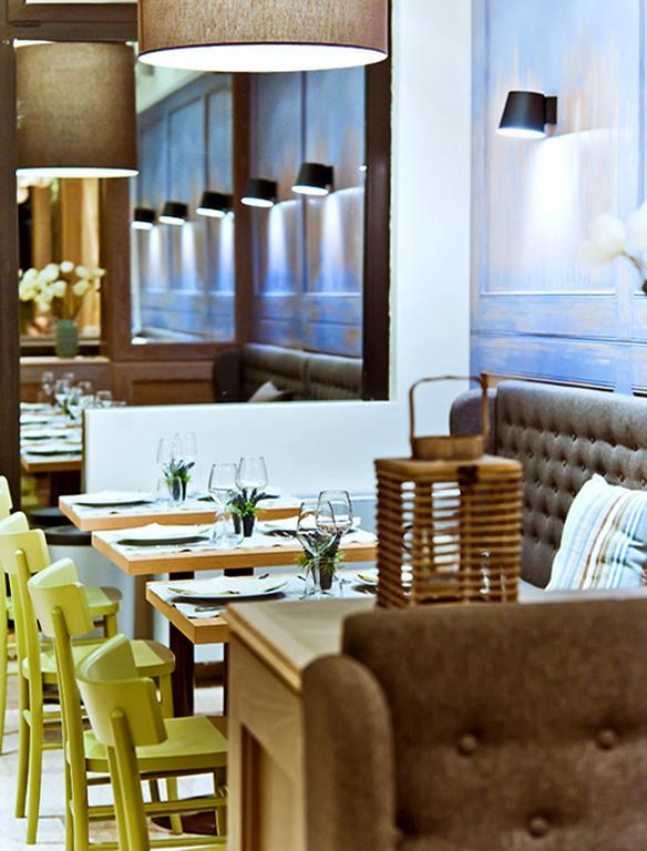 Hotel Ambassador Pesaro Esterno foto
