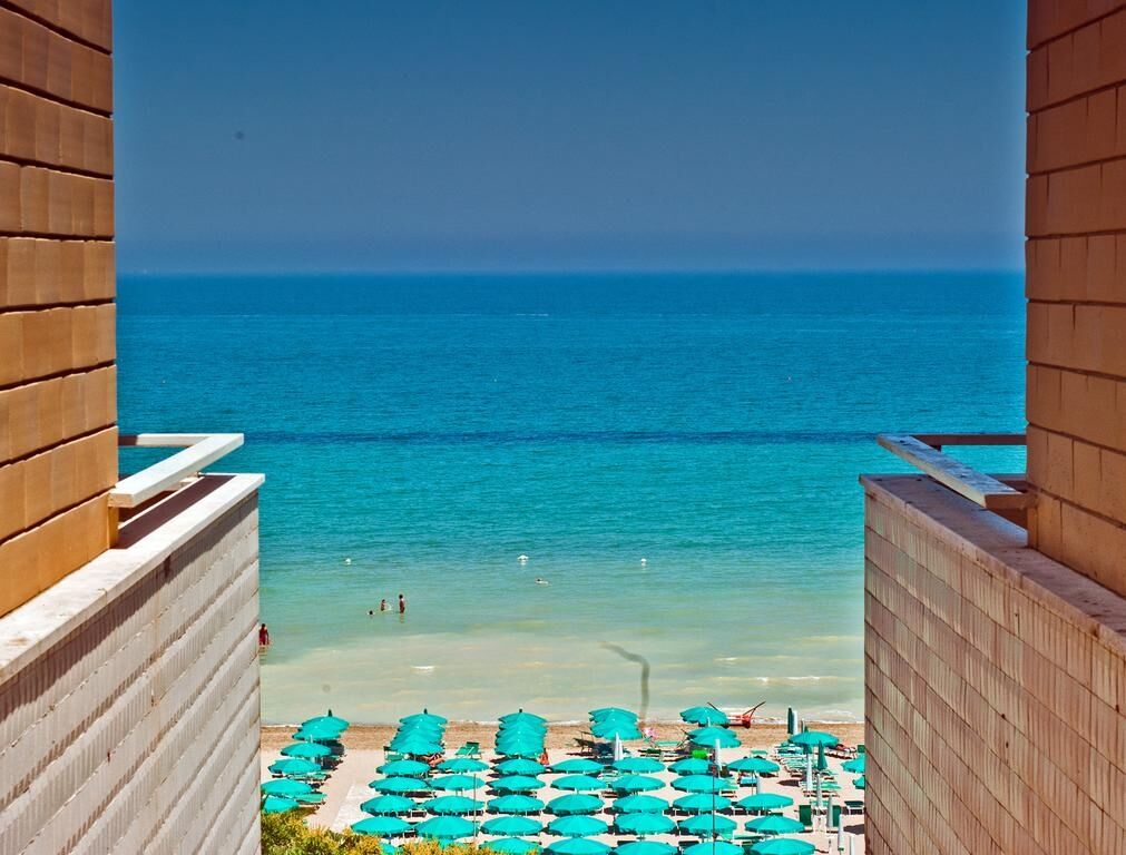 Hotel Ambassador Pesaro Esterno foto